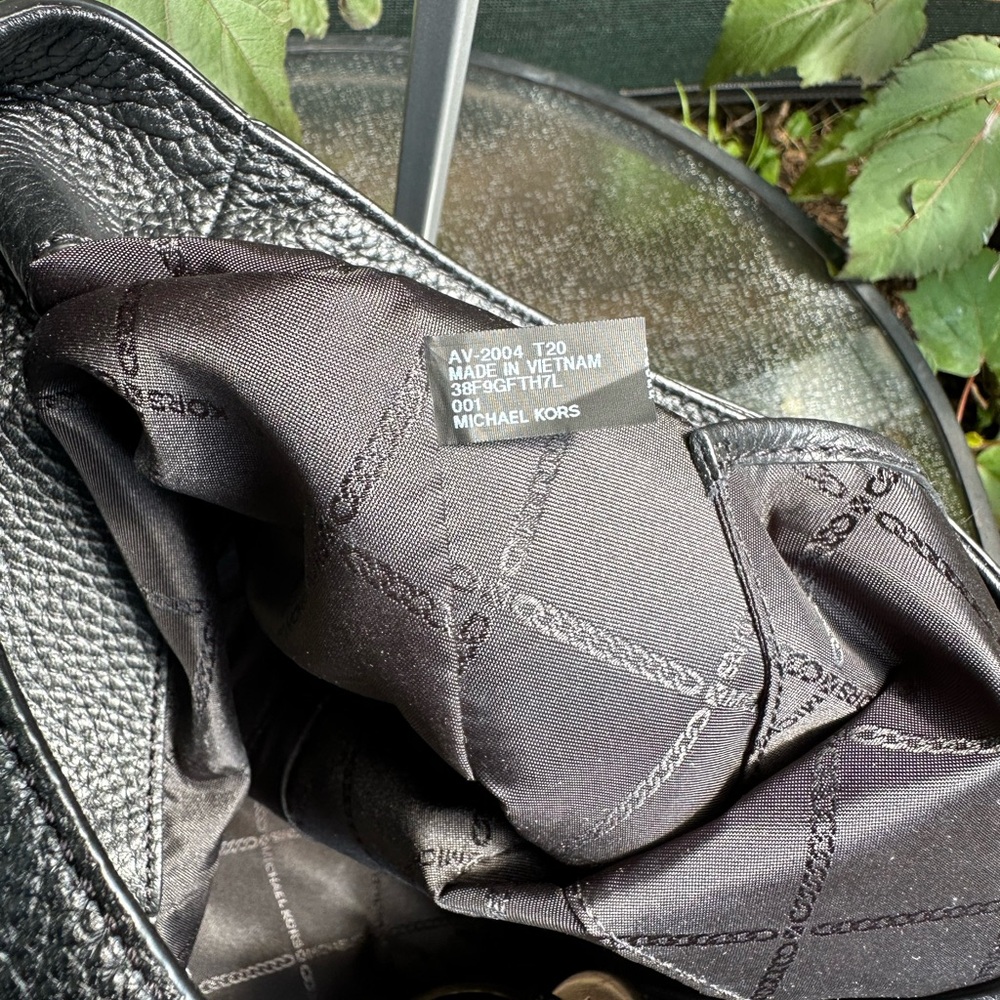 Michael Kors Black Hobo Bag with Textured Leather very good condition. - Picture 11 of 17
